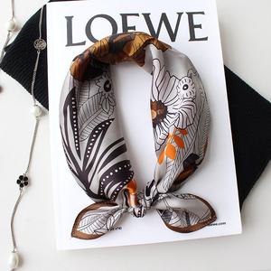 Foulard in Seta Quadrato 55cm con Stampa Floreale Europea, Design Personalizzato con Logo, Sciarpa in Seta per Cerimonie - Product Image 5