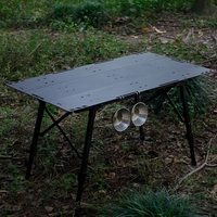 Table pliante en alliage d'aluminium à trois panneaux, très vendue, avec pieds télescopiques réglables pour le camping et les pique-niques en plein air