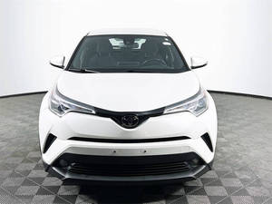 รถยนต์โตโยต้า C-HR XLE Premium ปี 2018 สภาพดี ราคาถูก รถครอสโอเวอร์ 4 ประตู พวงมาลัยซ้าย เบาะหนัง กล้องมองหลัง ไฟหน้า LED หลังคาซันรูฟ ขายส่ง - Product Image 4