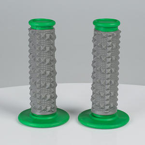 Poignées en caoutchouc antidérapantes de qualité supérieure pour motos avec ajustement universel et design de préhension confortable - Product Image 4