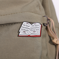 Venta al por mayor, nos perdemos en el libro, Pin esmaltado, entusiastas de la lectura, empollón, ratón de biblioteca, broche, insignias de solapa, regalo de joyería para lectores