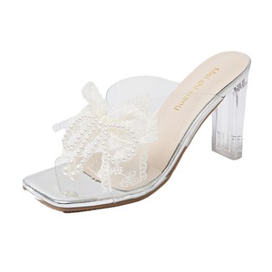 รองเท้าส้นสูงแบบสวมเปิดหัวทรงเหลี่ยมสำหรับฤดูร้อน ไซส์ใหญ่พิเศษสำหรับผู้หญิง ประดับมุกและโบว์คริสตัลสุดหรู - Product Image 5