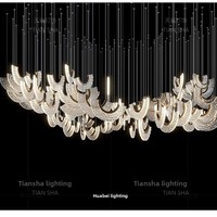 Lustre en cristal semi-circulaire sur mesure avec source de lumière LED, corps doré, service d'installation pour escaliers de luxe