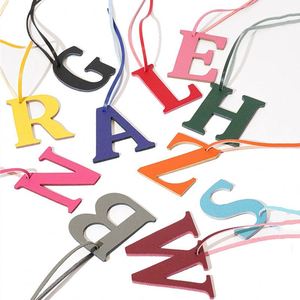 Colgantes de letras inglesas para bolsos, llaveros personalizados multicolor DIY, accesorios decorativos para equipaje y coche - Product Image 1