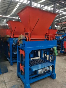 Machine manuelle hydraulique de fabrication de blocs creux en cendres volantes avec moteur vibrant et moteur de 4,8 kW - Product Image 4