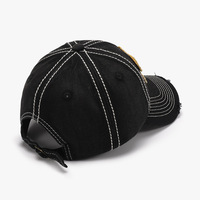 Casquette de baseball vintage délavée avec surpiqûres contrastées, patch lettre effiloché brodé, bord incurvé vieilli, ajustable, style Dad Hat unisexe