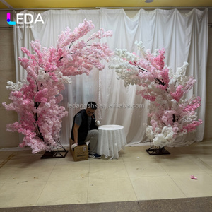 ซุ้มต้นซากุระประดิษฐ์ LEDA สีชมพูขาวผสม ฐานโลหะ สำหรับตกแต่งทางเข้างานแต่งงาน ฉากหลังงานอีเว้นท์และงานปาร์ตี้ - Product Image 2