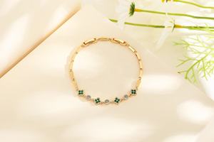 Bracelet trèfle vert plaqué or 18 carats, bijou porte-bonheur trèfle à quatre feuilles pour femme, tendance et inaltérable - Product Image 6