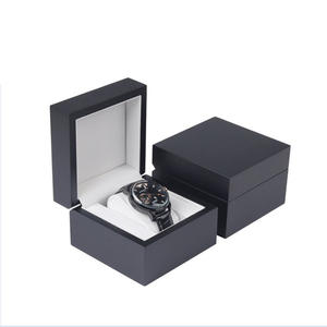 Caja de Reloj de Madera de Lujo con Logotipo Personalizado, Acabado en Laca Negra Elegante, Caja de Reloj de Madera de Alta Gama para Joyería - Product Image 1