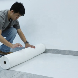 Feltro Protettivo per Pittori Personalizzato, Resistente, Spesso, 180gr 1*50m, Bianco, Adesivo, in Poliestere, per Protezione Pavimenti - Product Image 1