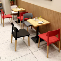 Ensemble de table et chaises de salle à manger pour restaurant commercial, style minimaliste moderne, durable, chaises empilables en plastique, table en bois, 2 places
