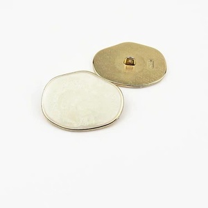 กระดุมโลหะโลโก้แบบกำหนดเองสำหรับเสื้อผ้ากางเกงยีนส์ เสื้อโค้ท และแจ็คเก็ต - Product Image 4