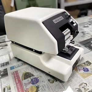 Newkon Date And Number <b>Punch</b> <b>Machine</b> 208-905 21 Holes 10mm Thickness For Office Use - Product Image 1
