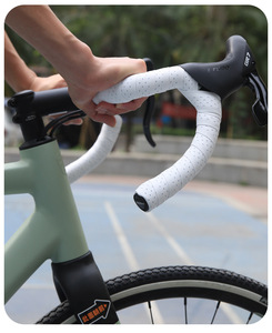 <span class=keywords><strong>Cinta</strong></span> de <span class=keywords><strong>manillar</strong></span> de bicicleta de carretera de varios <span class=keywords><strong>colores</strong></span>, <span class=keywords><strong>cinta</strong></span> de <span class=keywords><strong>manillar</strong></span> de bicicleta EVA PU a prueba de golpes con enchufe de 2 barras - Product Image 6