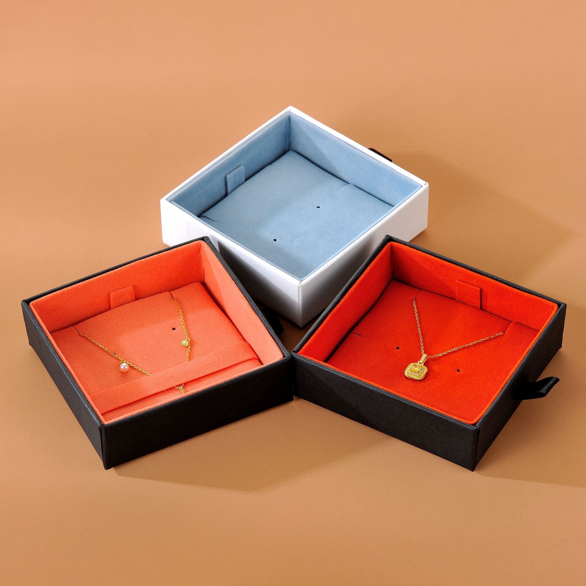 9*9*3.2cm box