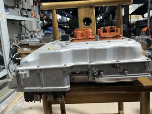 Para <span class=keywords><strong>BMW</strong></span> <span class=keywords><strong>I3</strong></span> I8 inversor <span class=keywords><strong>enchufable</strong></span> híbrido nueva energía ACDC convertidor F18 modelo Reemplazo/reparación Original usado desmontaje de fábrica - Product Image 2