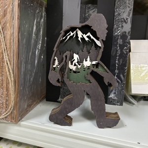 Bigfoot Sasquatch <span class=keywords><strong>caza</strong></span> bosque mesa <span class=keywords><strong>de</strong></span> madera decoración pared arte Mesa Topper Sasquatch estado Animal en forma <span class=keywords><strong>de</strong></span> decoración regalo - Product Image 2