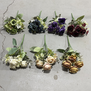 Bouquet de fleurs artificielles Yixuan à 4 têtes de roses classiques, fleurs en soie réalistes pour décoration de mariage - Product Image 2