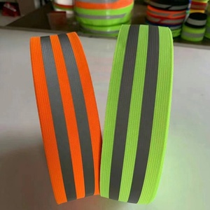 <span class=keywords><strong>Gilet</strong></span> de sécurité haute visibilité en polyester pour la course à pied et le cyclisme, avec bande réfléchissante et option de logo personnalisé à LED - Product Image 4