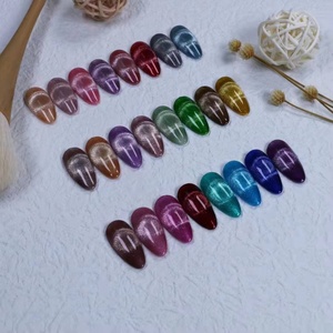Esmalte de Uñas Magnético de Alta Calidad con Efecto Ojo de Gato, Marca Privada - Product Image 4