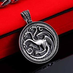 Ретро-драматический кулон в темных тонах с изображением четырех основных фракций - Product Image 3