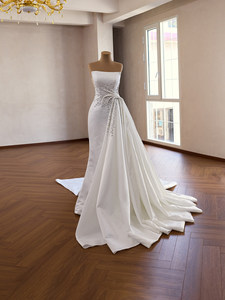 Robe de mariée de luxe minimaliste Ocstrade sans bretelles en satin avec strass scintillants, ceinture latérale, longue traîne et dos corset, robe de mariée personnalisée - Product Image 3