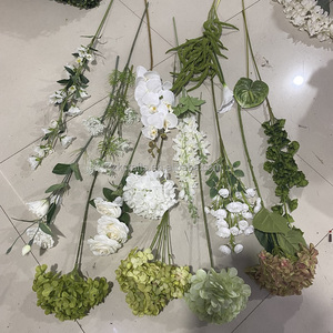 ZKAI Centro de Mesa de Flores Hecho a Mano para Boda, Hilera de Hortensias, Calas y Amarantes, Diseño de Arreglo Floral Natural para Boda - Product Image 5