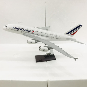 Modèle <span class=keywords><strong>d</strong></span>'<span class=keywords><strong>avion</strong></span> en résine Airbus A380 <span class=keywords><strong>Air</strong></span> <span class=keywords><strong>France</strong></span> 45 cm 1/160 avec ailes fixes et support <span class=keywords><strong>d</strong></span>'exposition - Product Image 1