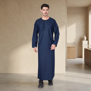 Túnica Árabe Premium Azul Marino para Hombre con Cuello Bordado y Detalle de Borlas, Manga Larga, Kandura Tradicional Saudí - Product Image 2