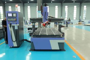 Router CNC a 4 Assi con Testa Orientabile <span class=keywords><strong>per</strong></span> Taglio <span class=keywords><strong>di</strong></span> Grandi <span class=keywords><strong>Sculture</strong></span> 3D in Schiuma/<span class=keywords><strong>Legno</strong></span> - Product Image 2