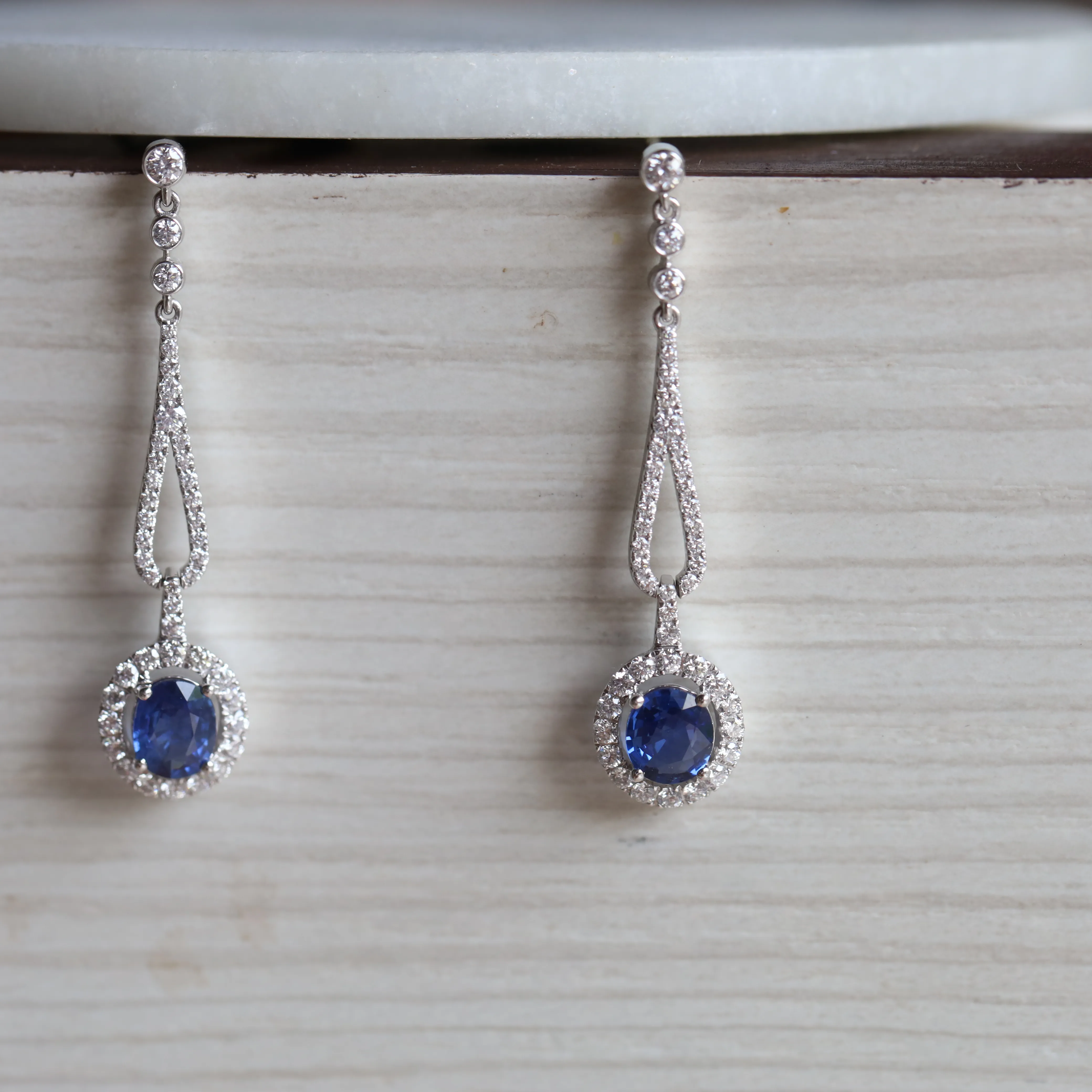 Envoûtant de haute qualité naturel bleu saphir diamant solide or blanc bijoux fins boucle d'oreille pour fiançailles mariage