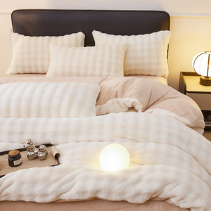 ชุดเครื่องนอนผ้าห่มนวมกำมะหยี่นมสองด้าน ออยาเท็กซ์ รุ่นวินเทอร์ วอร์ม 300TC ผ้าหนา 3 ชิ้น พร้อมผ้าปูที่นอนผ้าฟลานเนลสำหรับใช้ในบ้าน - Product Image 1