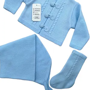 宝贝孩子羊绒绞花针织开衫，Pom pom 围巾、袜子