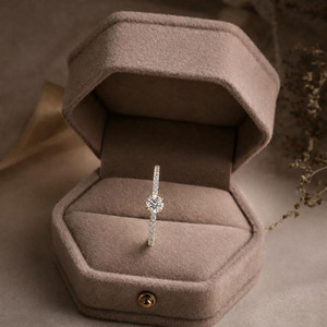 Bague de fiançailles minimaliste en diamant rond de laboratoire de qualité supérieure, pavée, bijoux éthiques de promesse - Product Image 4