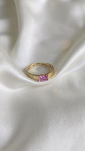 Anillos de Oro Amarillo de 9 Quilates con Piedras Preciosas Naturales de Corte Baguette Certificadas - Product Image 2