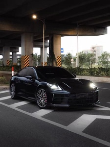 ชุดแต่งคาร์บอนไฟเบอร์สำหรับ Porsche Panamera 976 สภาพใหม่ ประกอบด้วยลิ้นกันชนหน้า ดิฟฟิวเซอร์ สปอยเลอร์ สเกิร์ตข้าง และลิ้นกันชนหน้าคาร์บอนไฟเบอร์ - Product Image 5