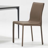 Chaise de salle à manger en cuir de selle minimaliste italienne Chaise en cuir de restaurant Chaise simple de concepteur d'hôtel nordique de haute qualité