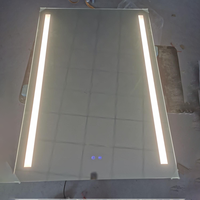 BOYIN Salle de bain Vente en gros Commode murale intelligente avec miroir de maquillage ondulé et armoire avec lumières LED Corps complet pour salle de bain et table