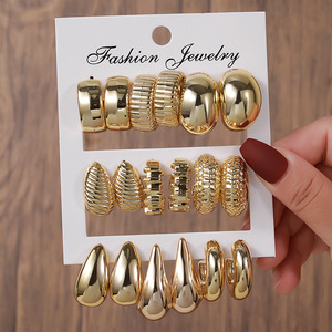 Boucles d'oreilles tendance en or en forme de goutte d'eau et en C, ensemble de boucles d'oreilles irrégulières rétro en acrylique pour femme, collection Printemps 2025 - Product Image 3