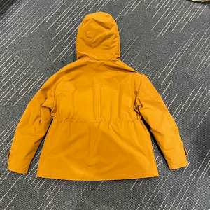 Veste technique pour homme en toile jaune personnalisée, imperméable, rembourrée de duvet, résistante à l'usure, à capuche, doudoune pour homme - Product Image 3