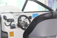 Bateau de pêche en PRF à coque en V profond à grande vitesse Console centrale soudée Sport Yacht Cruiser à vendre pour la croisière touristique