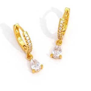 Milskye venta al por mayor joyería de moda 925 plata esterlina 18K oro simple blanco <span class=keywords><strong>cubix</strong></span> circón lágrima forma de gota de agua pendientes de aro - Product Image 1