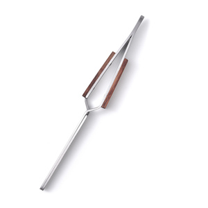 ที่หนีบเล็บสแตนเลสพร้อมด้ามไม้ สำหรับต่อเล็บอะคริลิค ยูวีเจล และทำเล็บ - Product Image 1