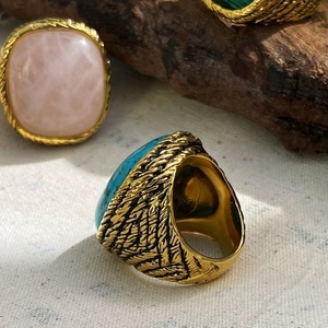 Винтажные бронзовые широкие кольца с натуральным лазуритом, бирюзой, розовыми кристаллами и малахитом. Оптовая продажа ювелирных изделий от производителя. - Product Image 2