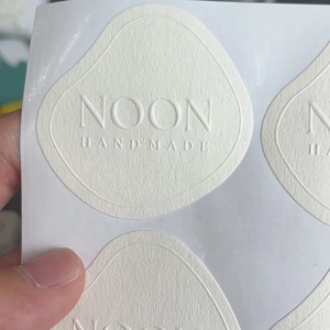 Etichette di Packaging di Lusso con Logo 3D Personalizzato, Adesivi in Carta Testurizzata Impermeabile per Barattoli di Candele - Product Image 3