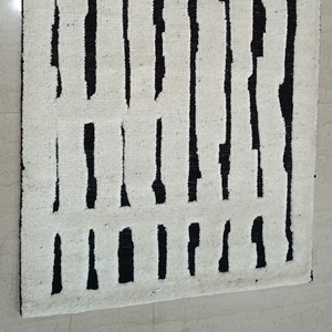 Tapis en laine blanche moderne géométrique noué à la main - Product Image 4