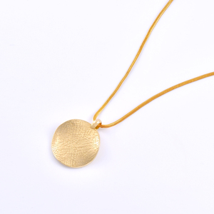 Collana di gioielli di moda con pendente di forma rotonda per donna e uomo design <span class=keywords><strong>gioiello</strong></span> <span class=keywords><strong>artigianale</strong></span> in acciaio inossidabile - Product Image 6