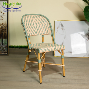 Chaise de salle à manger empilable <span class=keywords><strong>HappyLife</strong></span> en rotin PE avec finition bambou, chaise bistrot française en rotin et aluminium - Product Image 1