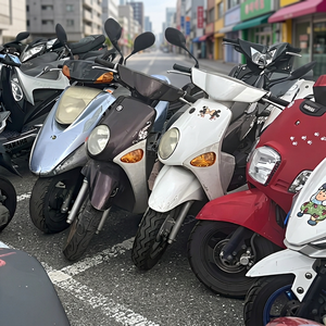 Scooter de Gasolina de Segunda Mano KYMCO, Bajo Kilometraje, Rendimiento Confiable, Taiwán - Product Image 3