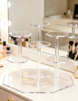Support d'affichage de parfum en acrylique personnalisé, présentoir cosmétique multi-niveaux avec design hexagonal transparent pour comptoir de magasin de détail